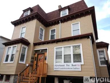 Main picture of 17 Linden St