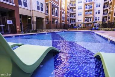 Main picture of 4000 Hulen