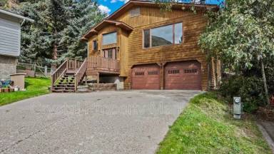 Main picture of 1001 Walz Ave