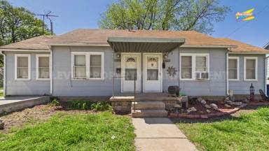 Main picture of 413 E 6th St