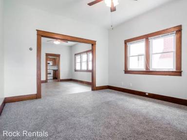 Main picture of 105 E 6th Ave