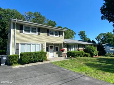 Main picture of 85 Oak St