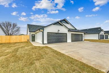 Main picture of 3320 W 45th St S