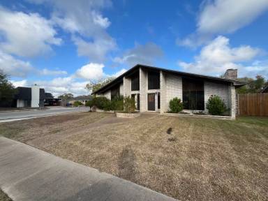 Main picture of 5050 Wingfoot Ln