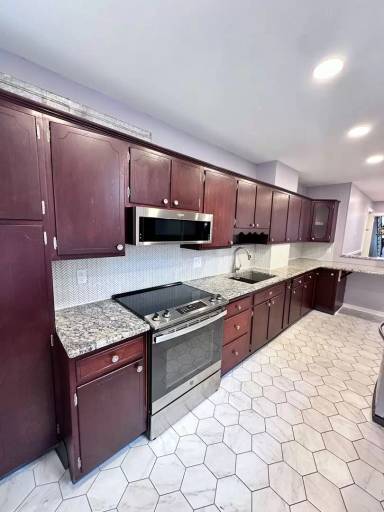 Main picture of 52 W Donegal St