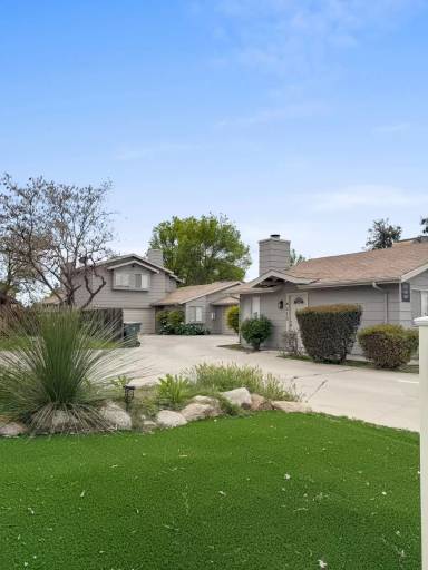 Main picture of 4217 W Myrtle Ave