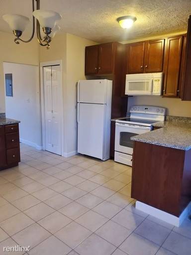 Main picture of 293 School St