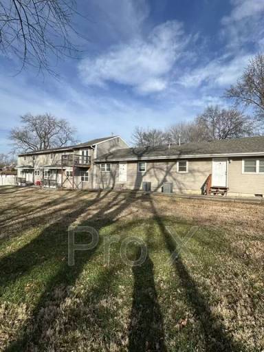 Main picture of 1116 S Elm St