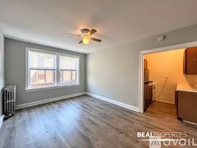 Main picture of 711 W Belmont Ave