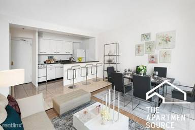 Main picture of 350 W Oakdale Apartments