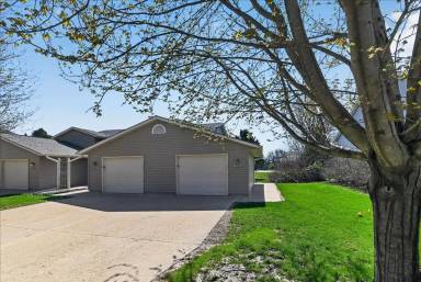 Main picture of 231 Broadway Dr