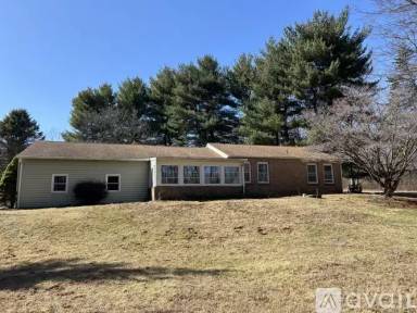 Main picture of 137 Davis Rd