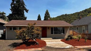 Main picture of 651 W Ballf St