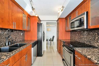 Main picture of 18051 Biscayne Blvd