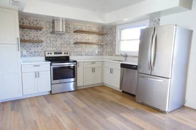 Main picture of 3827 S Mill Ave