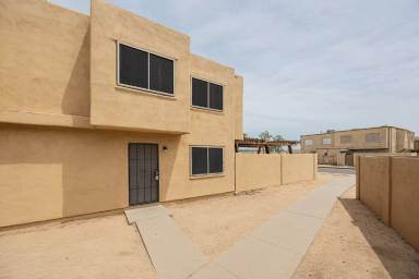 Main picture of 4615 E Jones Ave