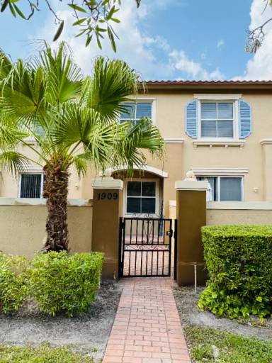Main picture of Links At Emerald Dunes Condo