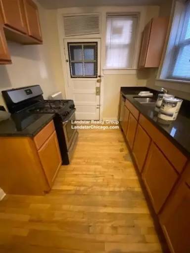 Main picture of 4516 N Wolcott Ave
