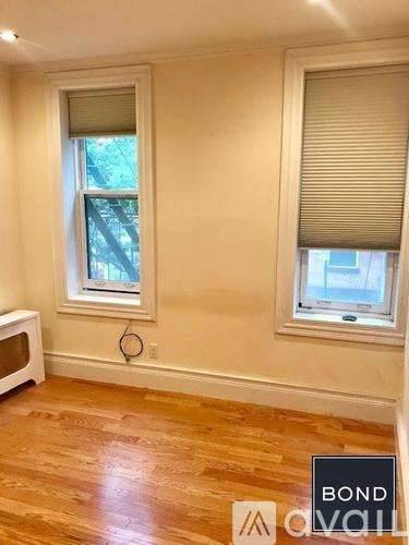 Main picture of 27 1/2 Morton St
