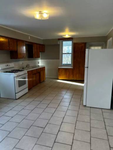 Main picture of 28 E Columbus Ave