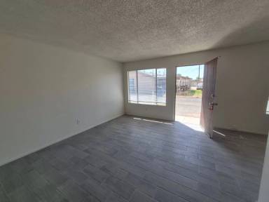 Main picture of 136 N 21st Ave