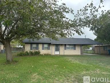 Main picture of 108 Castle Cir