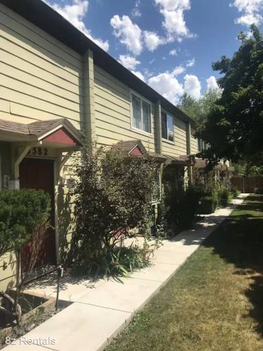 Main picture of 3576 Broadway St