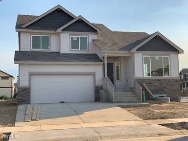 Main picture of 939 Scotch Pine Dr