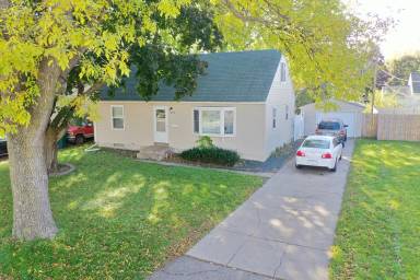 Main picture of 1250 4 1/2 St NW