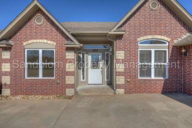 Main picture of 609 W 38th St