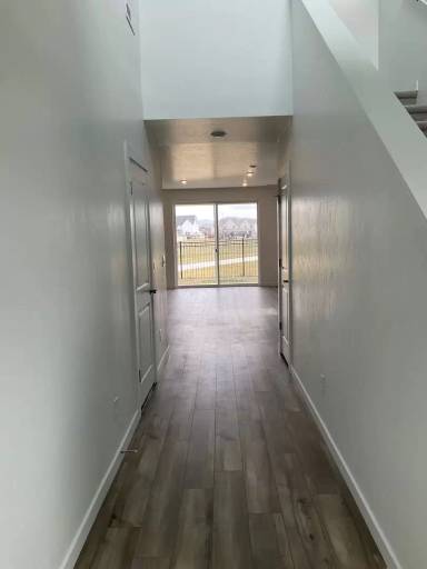Main picture of 1820 N Big Star Ave