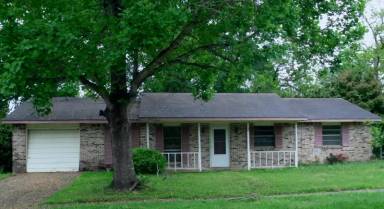 Main picture of 908 Green Briar St