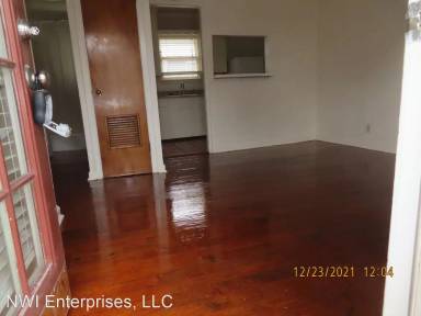 Main picture of 3200 Helms St