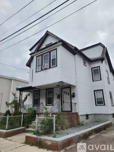 Main picture of 23 Stearns St