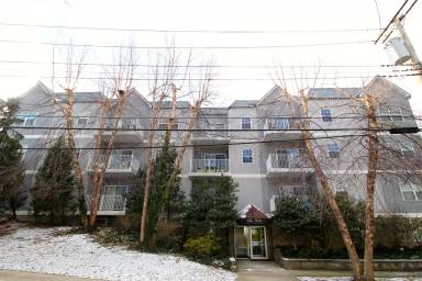 Main picture of 111 S Broadway