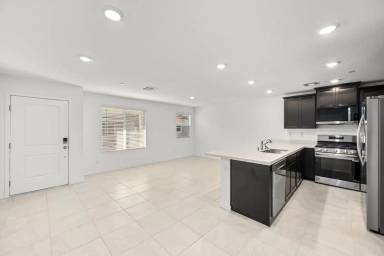 Main picture of 5913 Yee Haw St