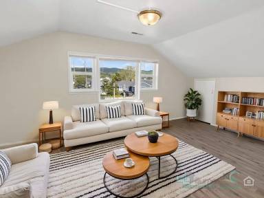 Main picture of 400 N Holladay Dr