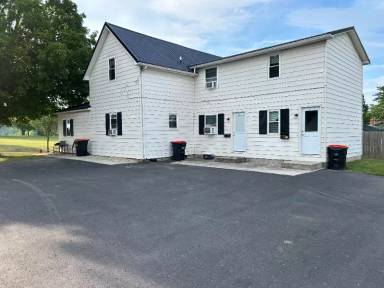 Main picture of 12 Oak St