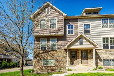 Main picture of 3600 SE Glenstone Dr