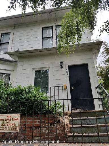 Main picture of 5046 15th Ave NE