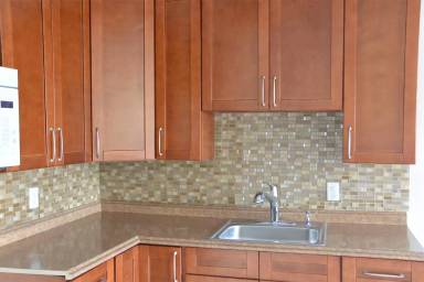 Main picture of 1015 NE 32