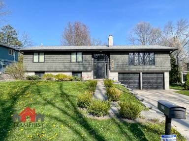 Main picture of 910 Pine Ridge Dr
