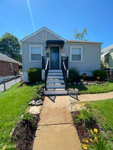 Main picture of 1361 Louisville Ave