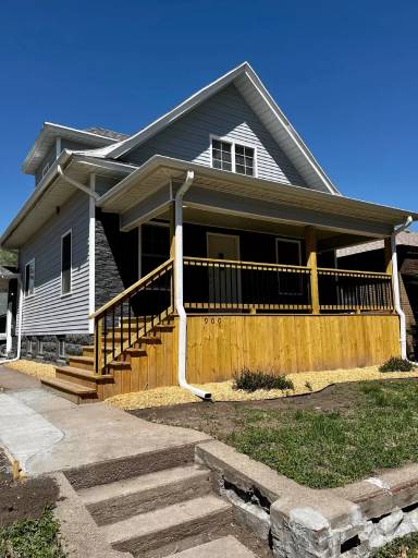 Main picture of 900 Charleston St