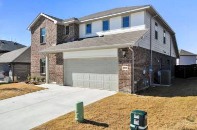 Main picture of 2916 Fox Trail Ln