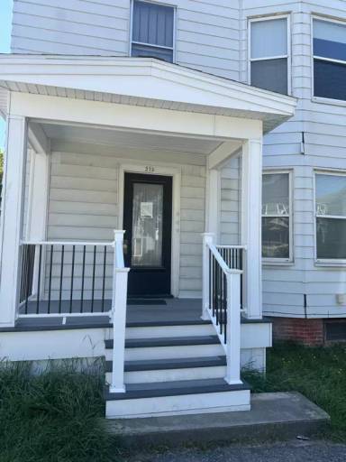 Main picture of 213 Pine St