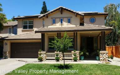 Main picture of 131 Connor Cir