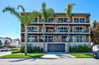 Main picture of 5898 E Naples Plz