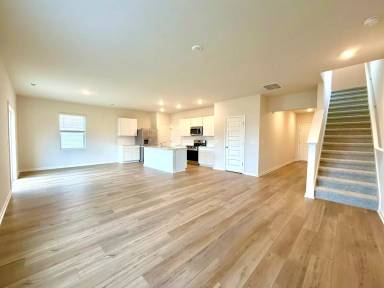 Main picture of 913 Moray Ln