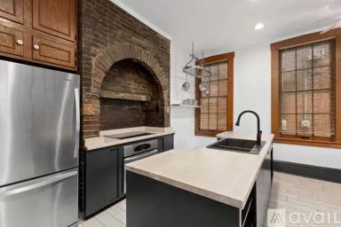 Main picture of 916 Hickory St